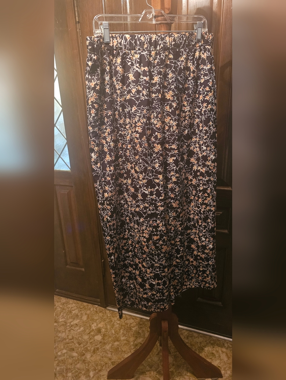 Women's Black Floral Wideleg Panis.